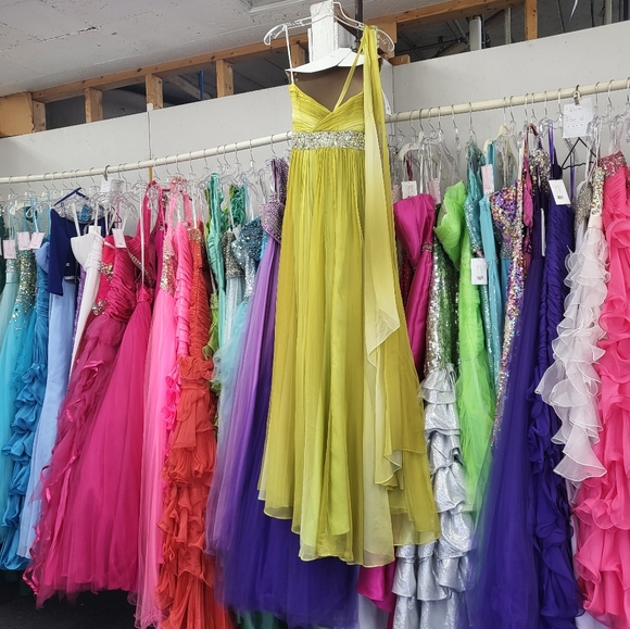 Tony Bowls Paris Formal Dress - Picture 2 of 3